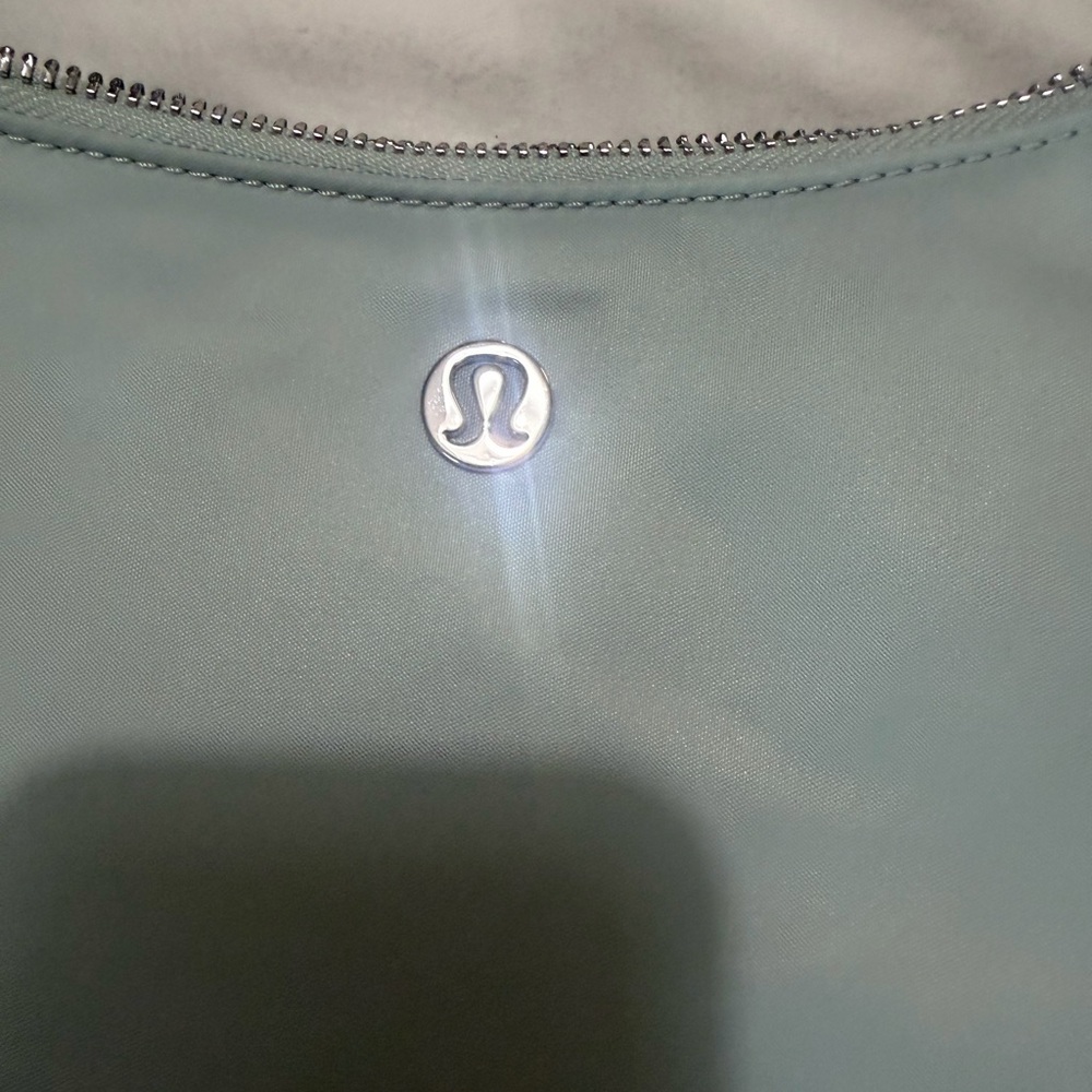 Lululemon City Essentials Small Shoulder bag Pelican NWT - Picture 3 of 5
